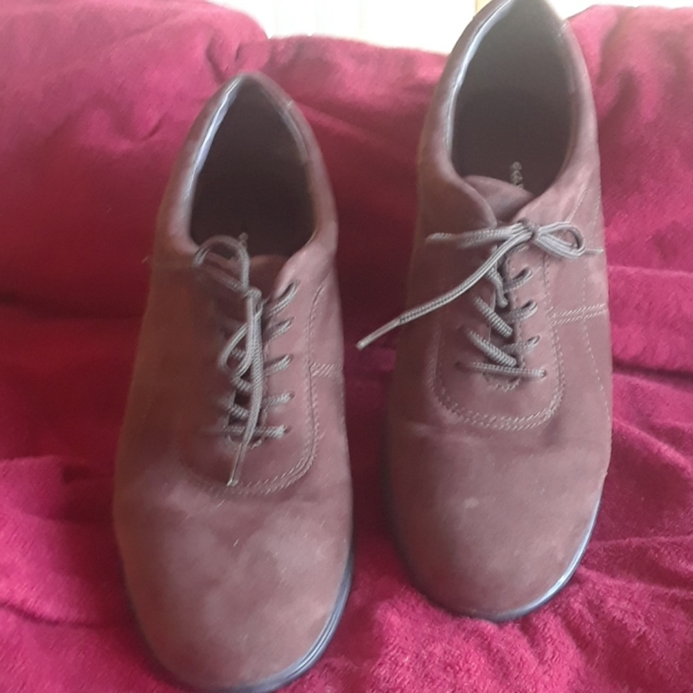 Easy Spirit lace up casual shoes